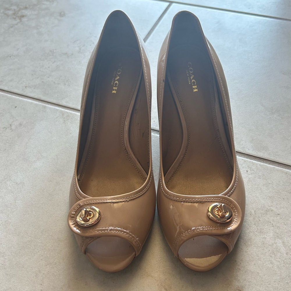 Coach Womens Nude Patent Leather Wedge Heels 8